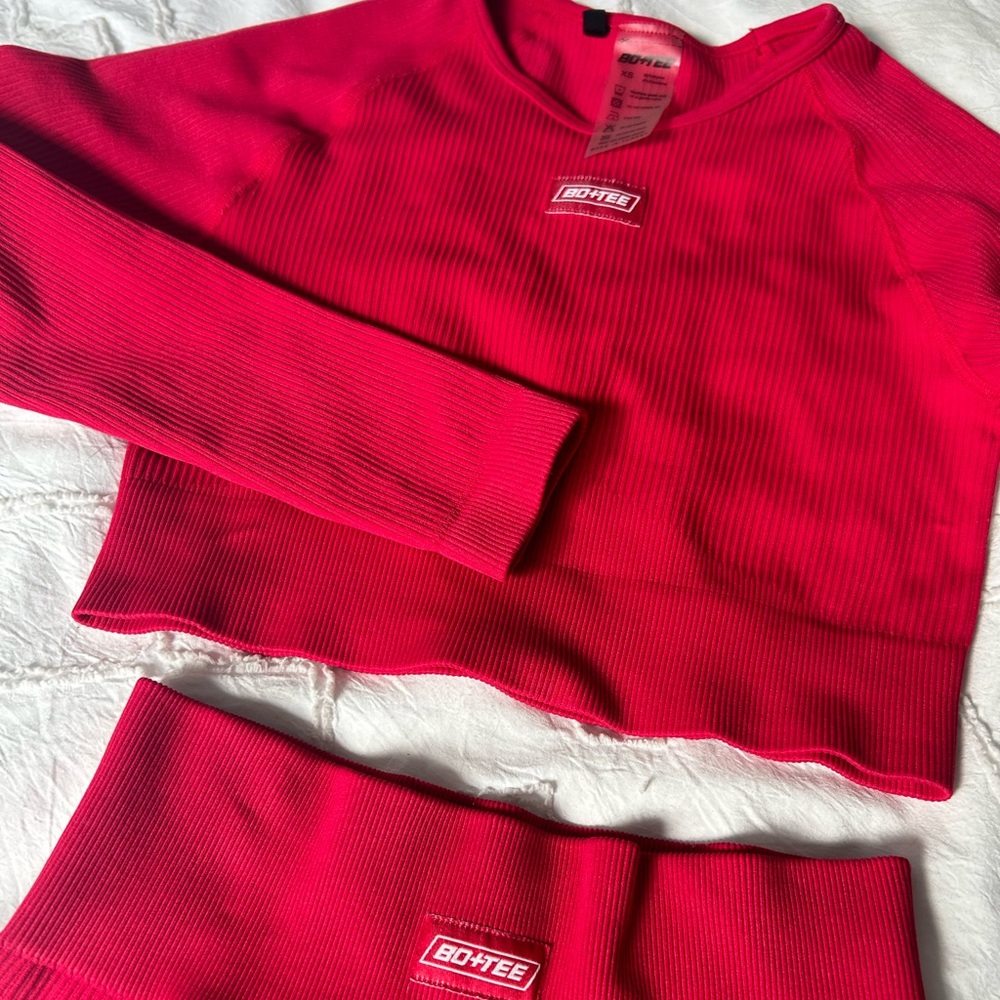 BO+TEE Ribbed Red Cropped Long Sleeve Top